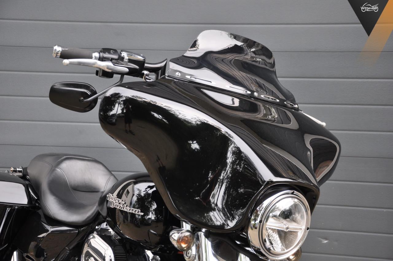 Harley Davidson FLHX Street Glide 103