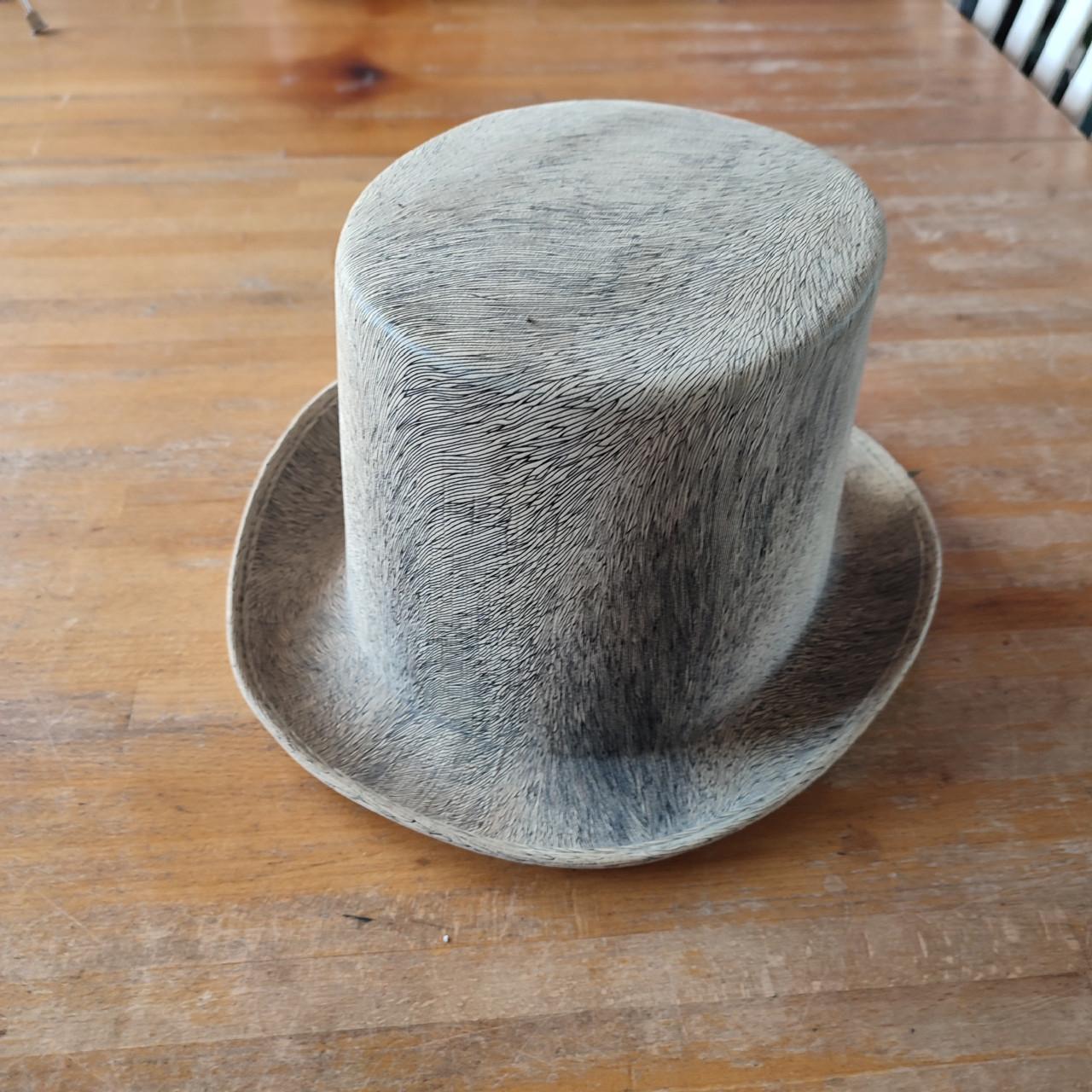 Hoge Hoed in nieuwstaat.