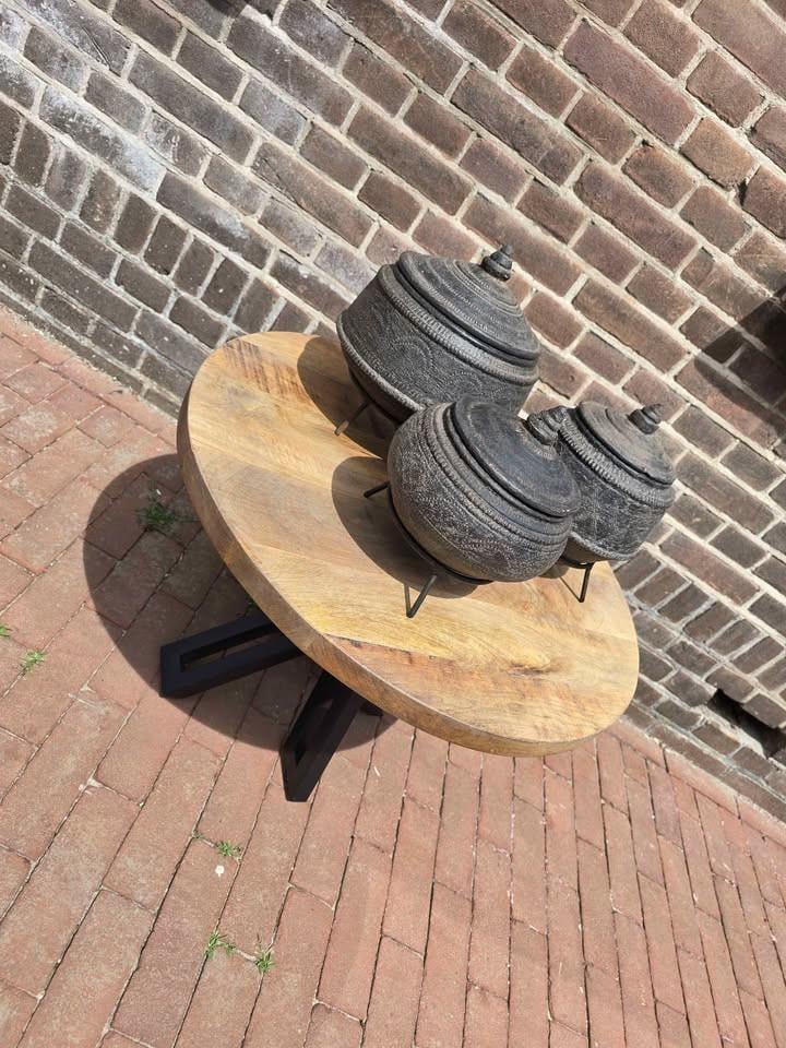 Nachtkastjes of tafeltjes  dit tafeltje nu €69,- weg=weg