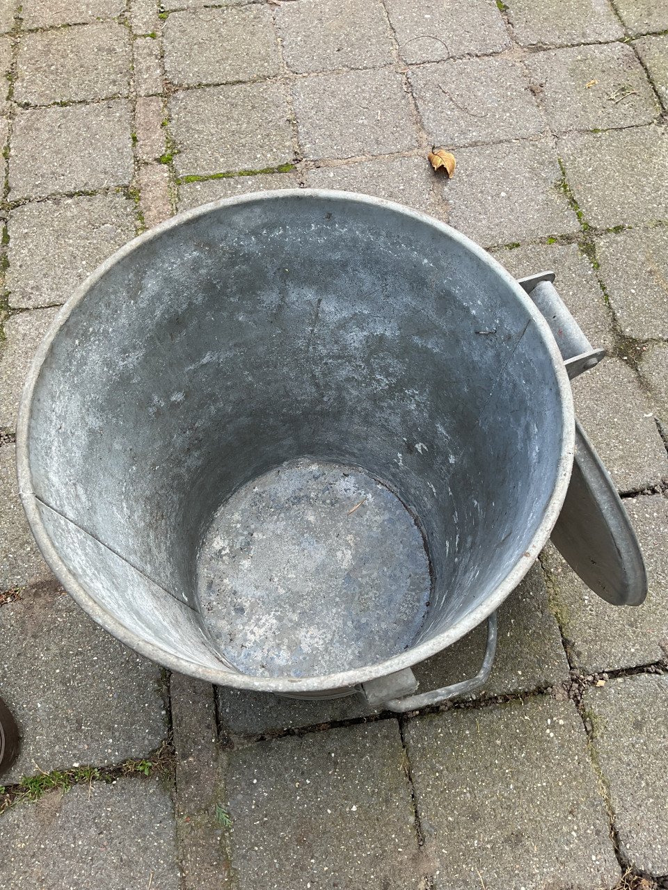 Zinken vuilnisemmer ( als nieuw )