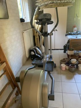 Cross trainer