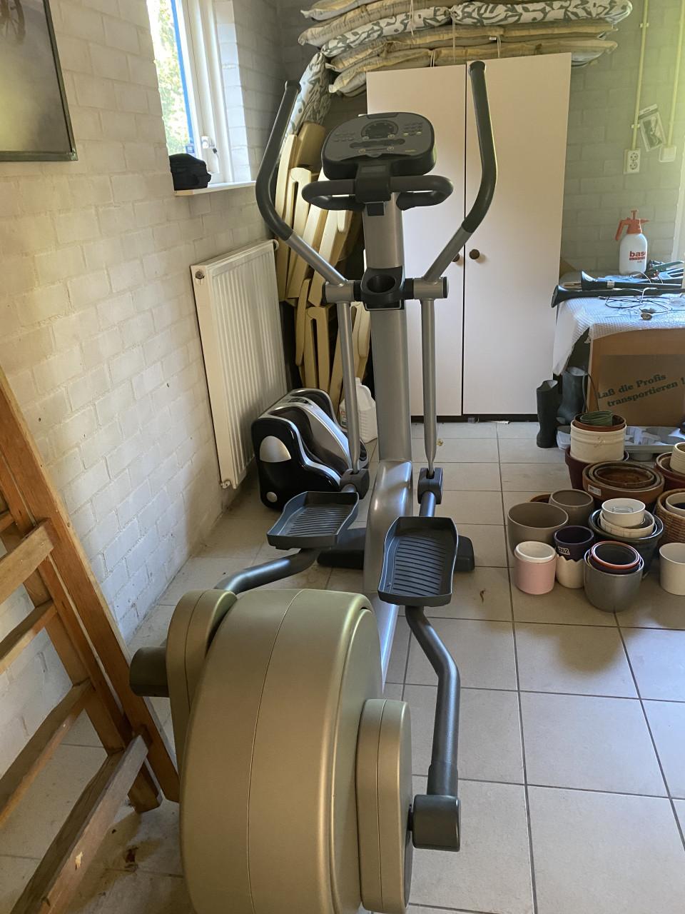 Cross trainer