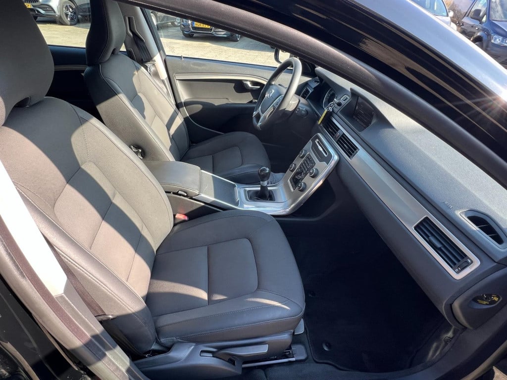 Volvo V70 1.6 d2 kinetic, trekhaak, navi, parkeersensoren enz...