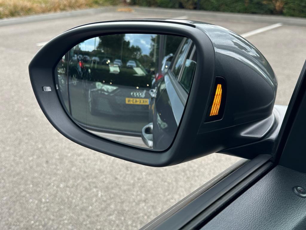 Volkswagen T-roc 1.5 tsi 150pk dsg style | dode hoek | camera | keyless | e