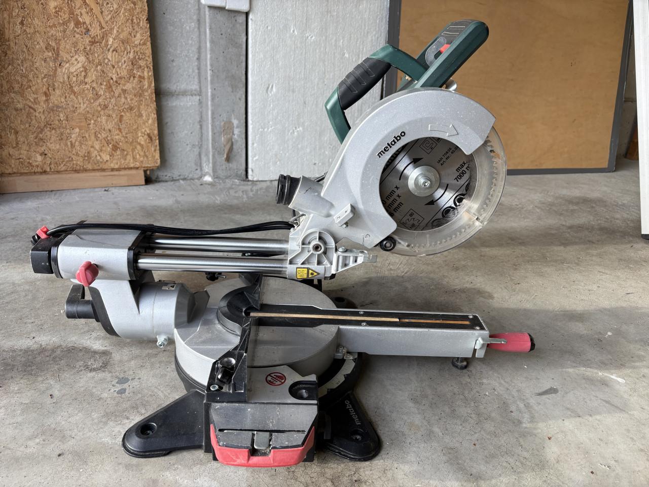 Afkort/verstekzaag GERESERVEERD