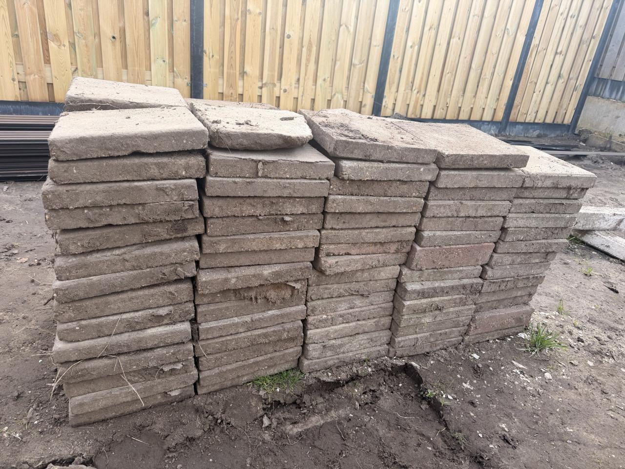 Gratis tuin tegels rond 30m2