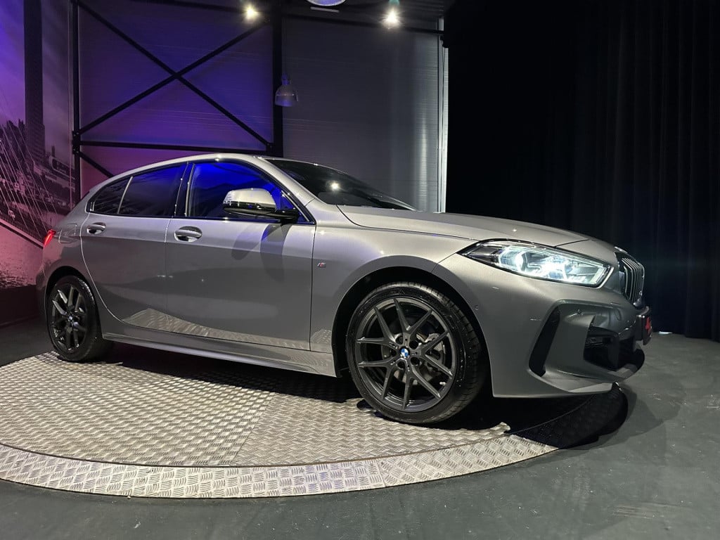 BMW 1 Serie 118i m-sport *carplay*camera*