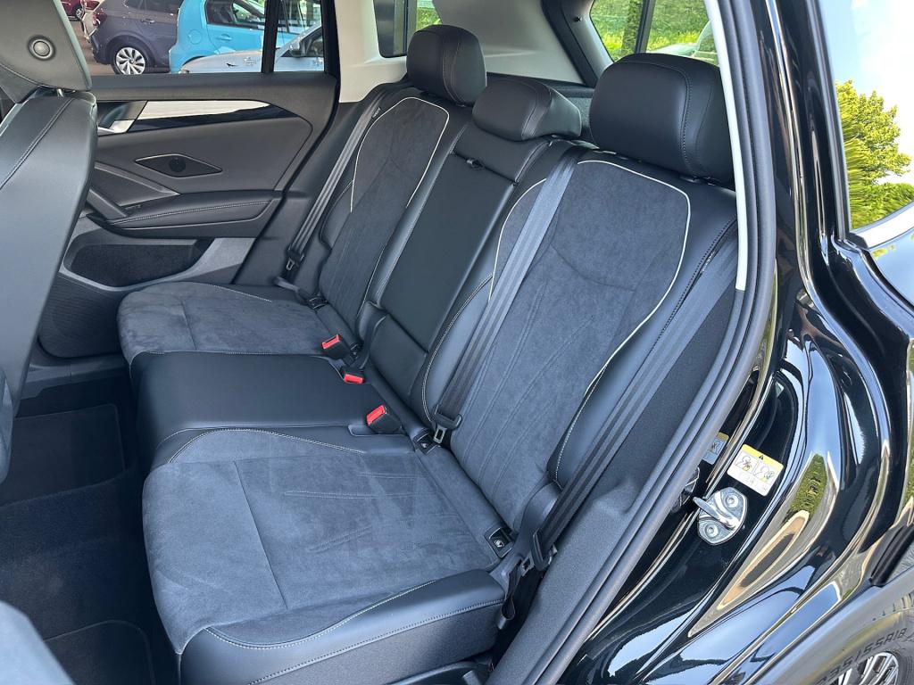 Volkswagen Tiguan 1.5 ehybrid elegance 204pk | trekhaak | camera | head-up 
