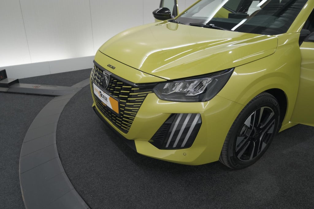 Peugeot 208 puretech 100 allure | parkeersensoren | apple carplay | climate