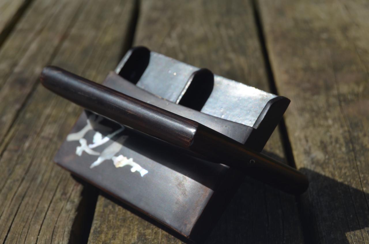 Fraaie rookdoosje ingelegd paarlemoer, bakeliet/plastic