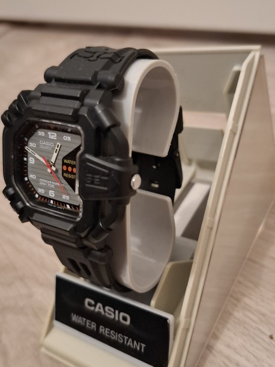 Casio 705 MQN-11 vintage horloge