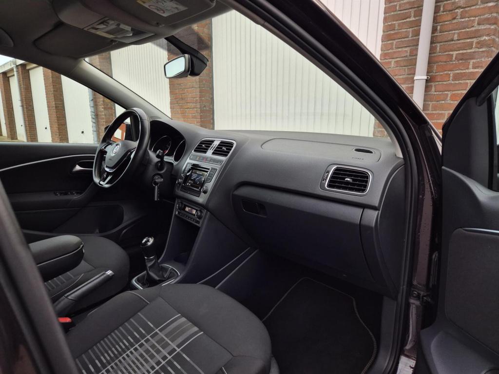 Volkswagen Polo 1.2 tsi lounge / 5- deurs / cruisecontrol / stoelverwarming