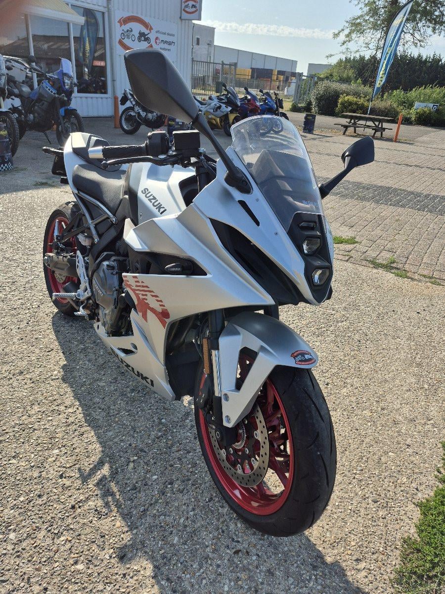 Suzuki GSX8-R uit 2024, nagenoeg nieuwe supersport