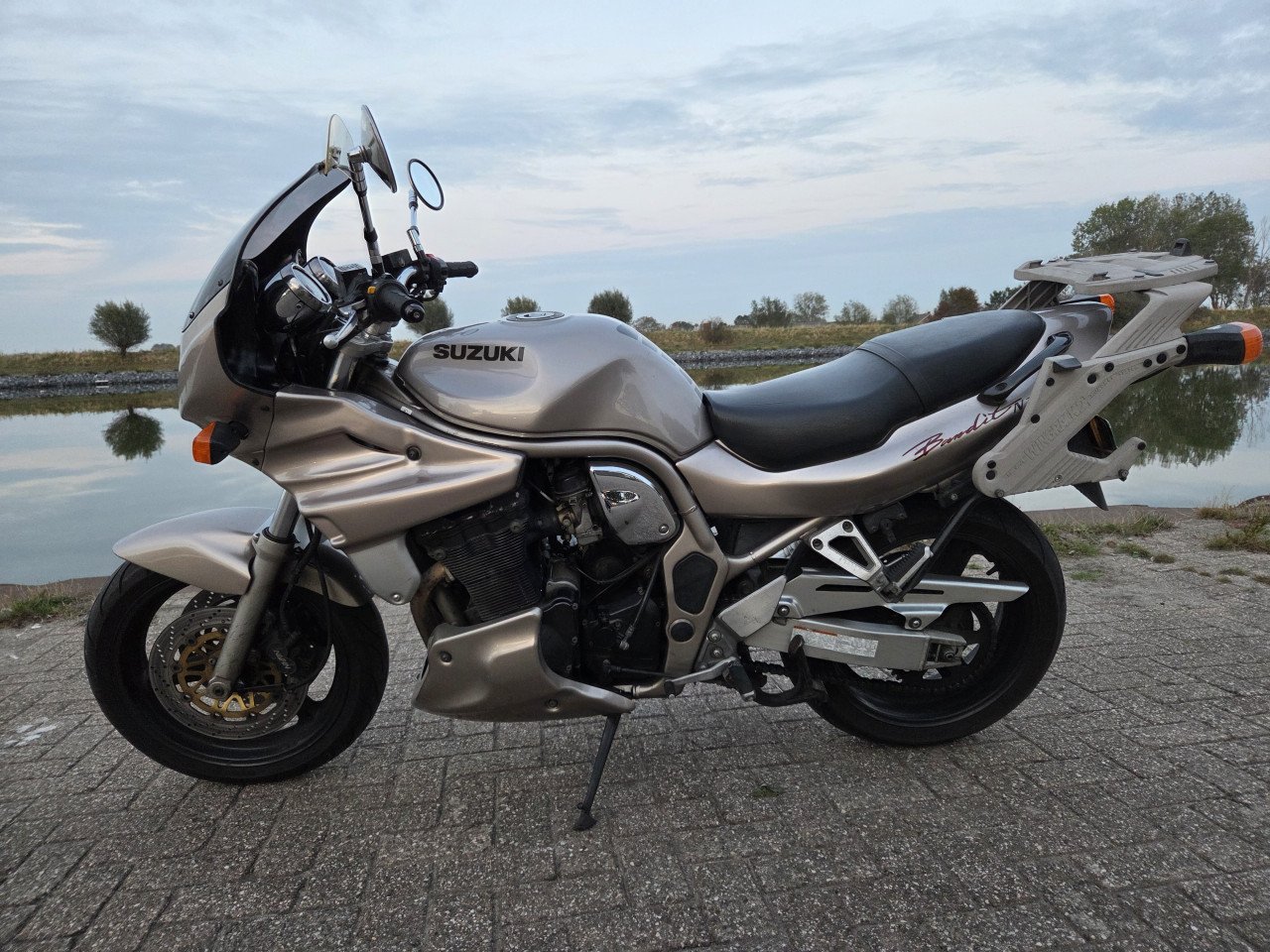 Suzuki GSF1200N (bandit) met volle kuip en 3 delig kofferset (weinig km's)