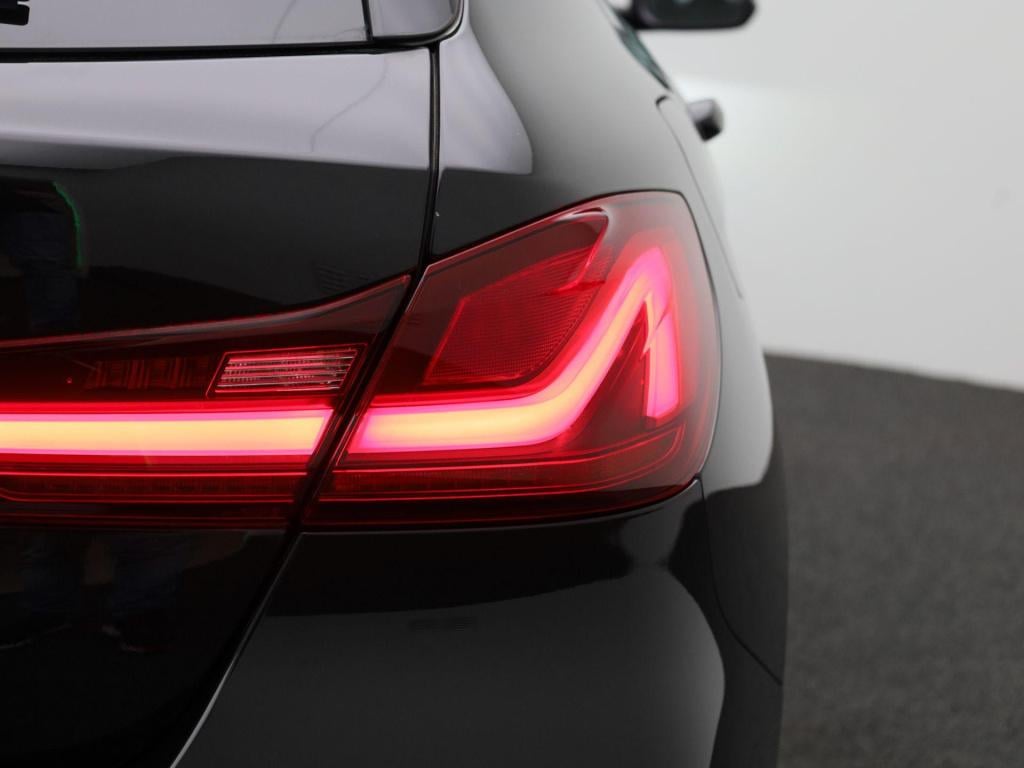 BMW 1 Serie 118i business edition | automaat | apple carplay / android auto