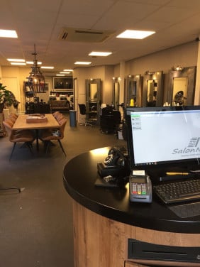 Kapsalon inrichting winkel spiegel