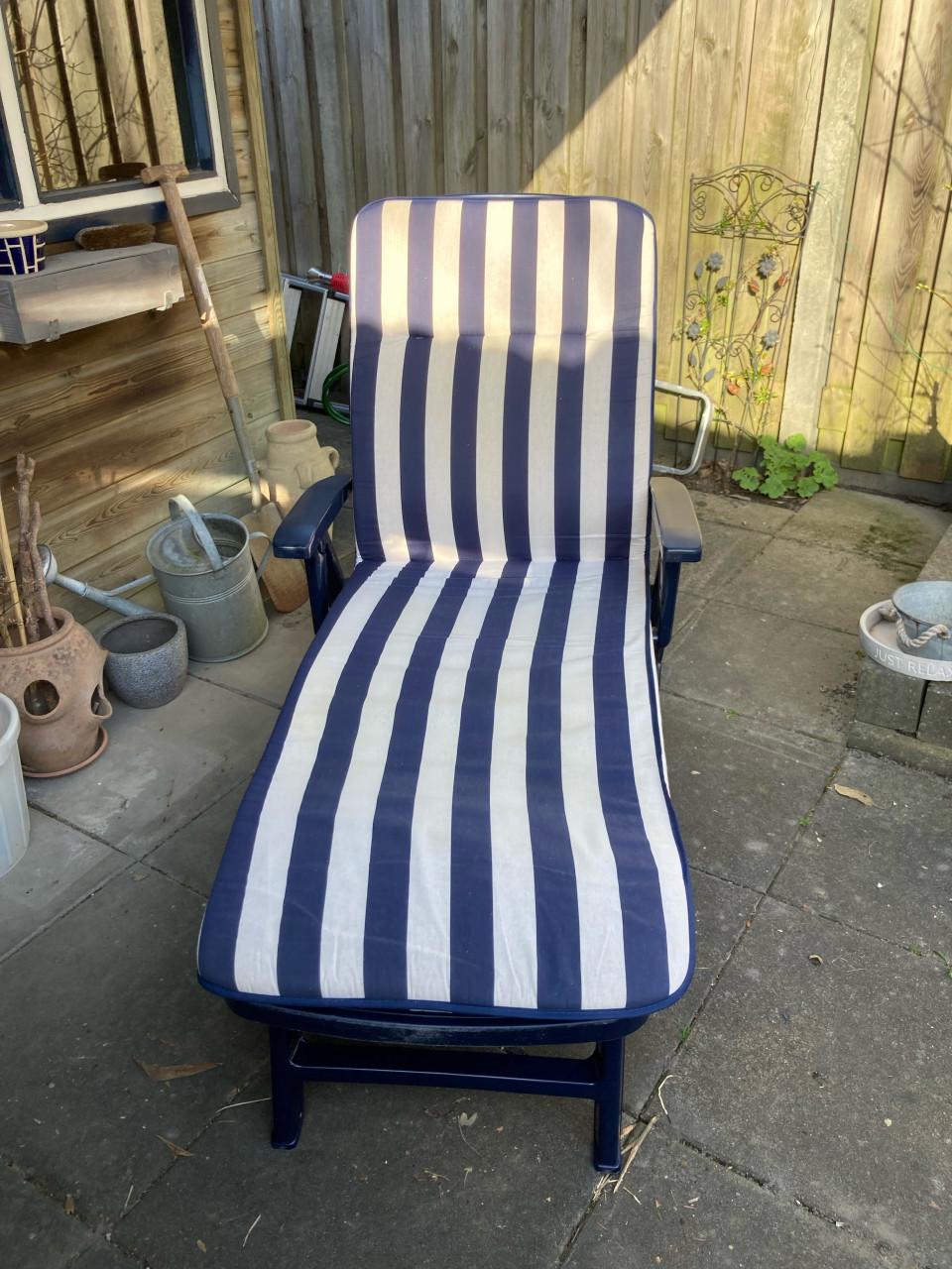 Stoel / ligbed voor in de tuin