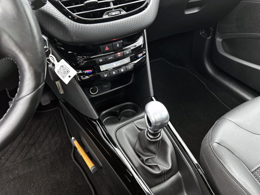 Peugeot 2008 110 pk allure | rijklaar | achteruitrijcamera | trekhaak | pan
