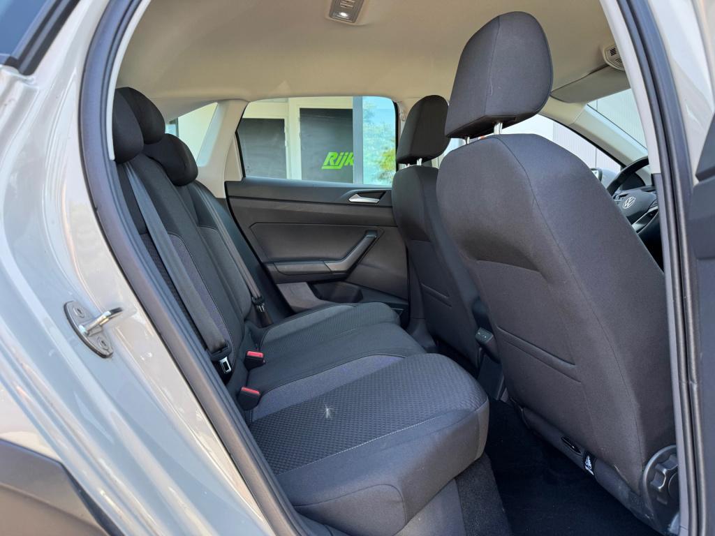Volkswagen Taigo 1.0 tsi life business * carplay * stoelverwarming * pdc 2x