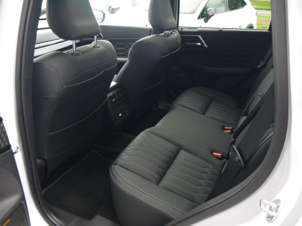Mitsubishi Outlander 2.4 phev instyle 306pk s-awc|rijklaar
