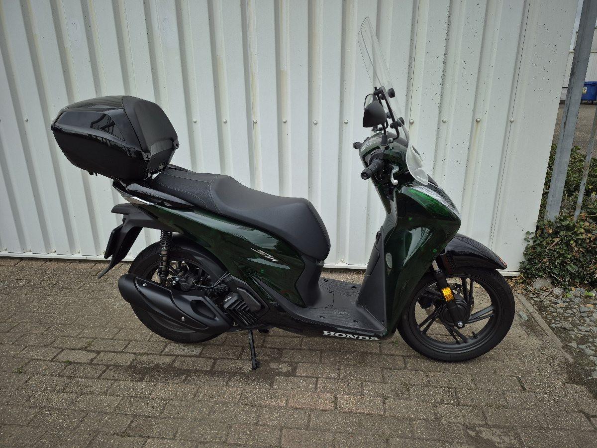 Honda SH125 Vetro motorscooter uit 2024, nagelnieuw