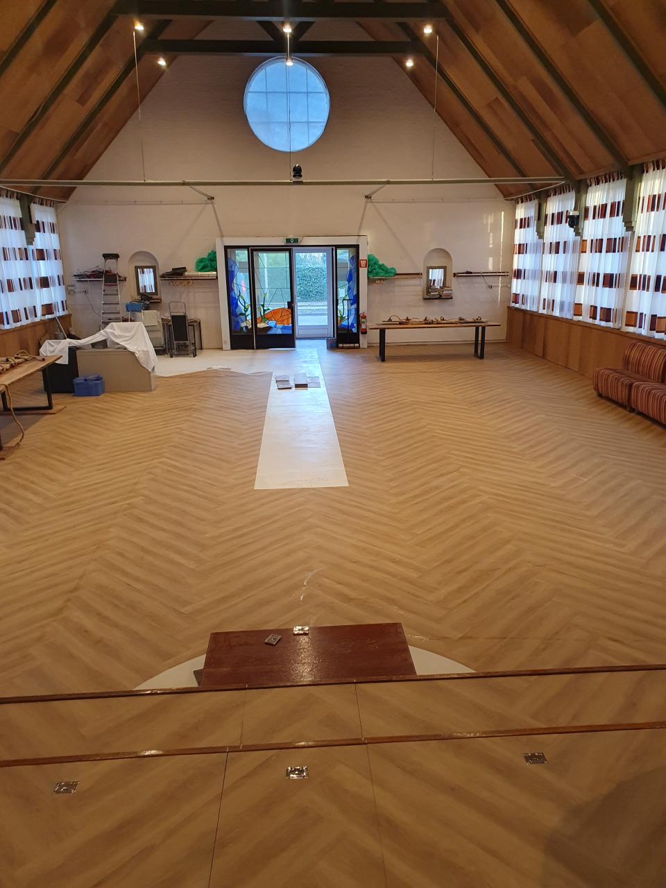 Voor een goede prijs uw laminaat of pvc vloer laten leggen.