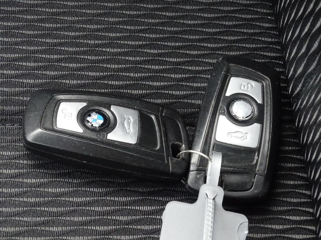 BMW 3-serie 320i executive automaat | 18" | afn. trekhaak | bluetooth