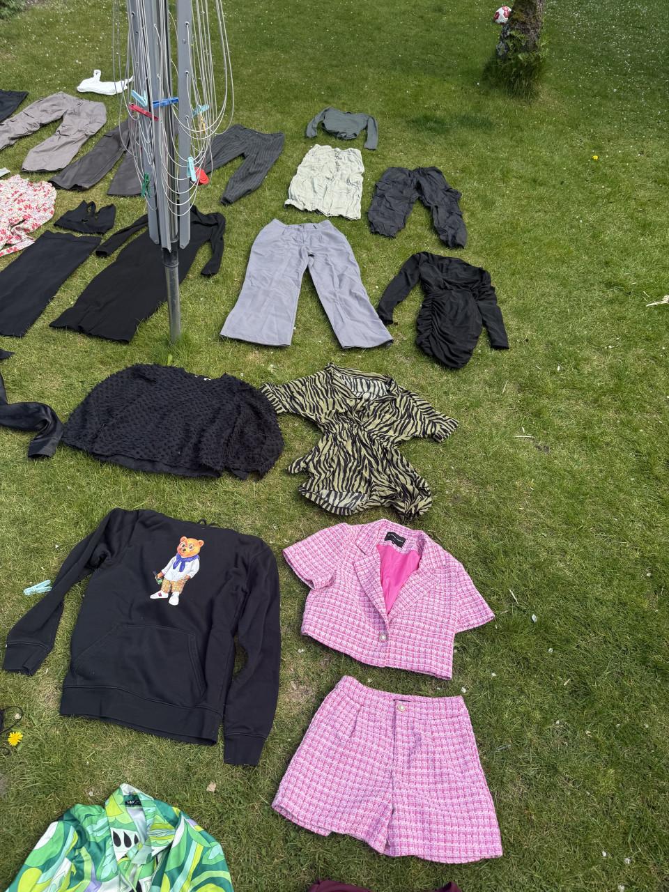 Pakket dames/ meisjes kleding ongeveer 90/100 stuks