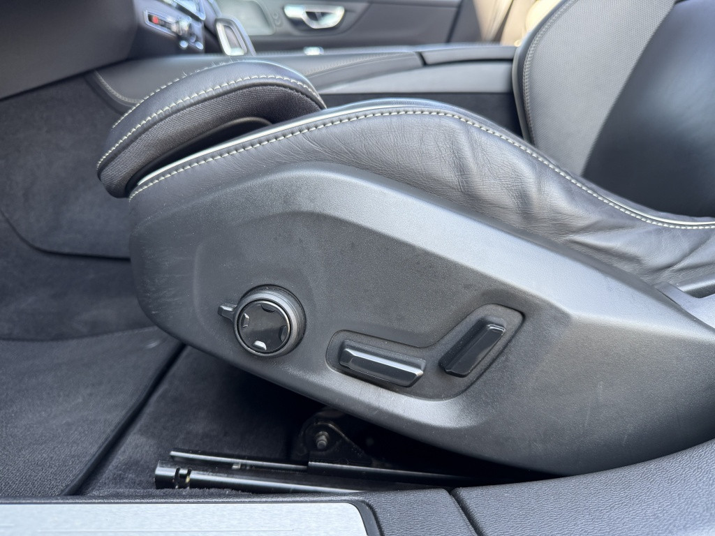 Volvo V60 v60 t6 340pk r-design| panodak| adap.cruise| 360camera| hud| key