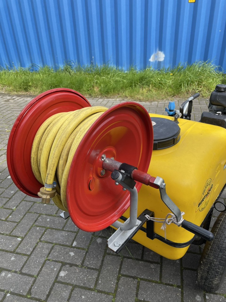 Te koop BERTHOUD 120 gewas spuitwagen