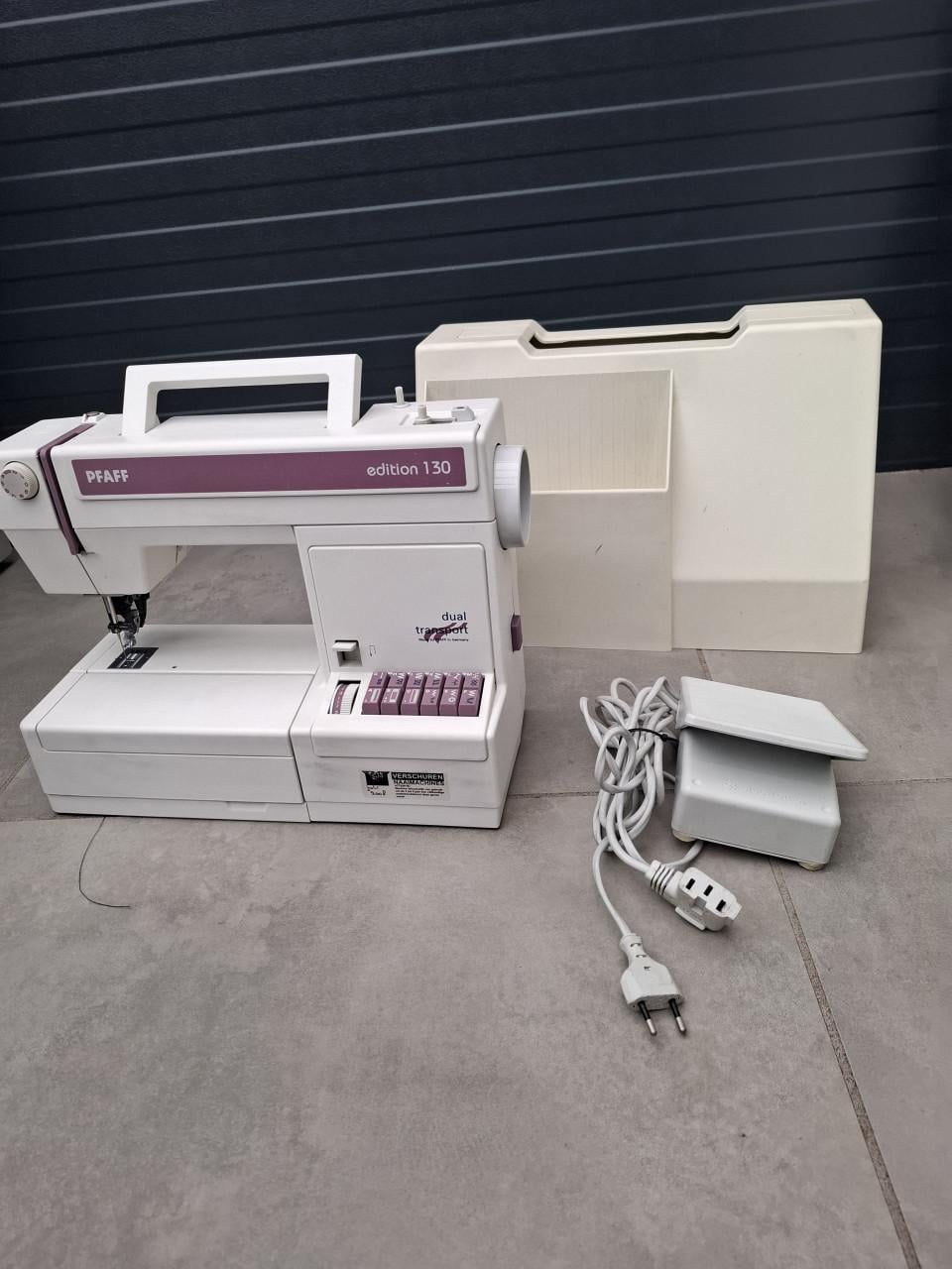Pfaff Edition 130 Naaimachine met Dual Transport