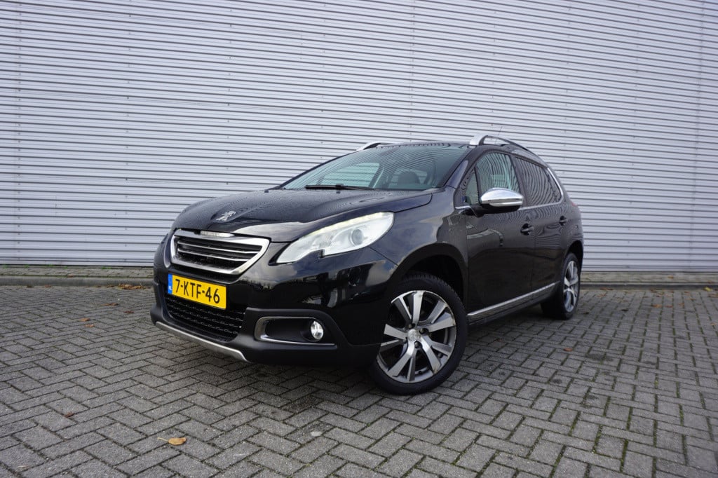Peugeot 2008 1.6 vti féline airco / navi / cruise / pano / leder / parkeers