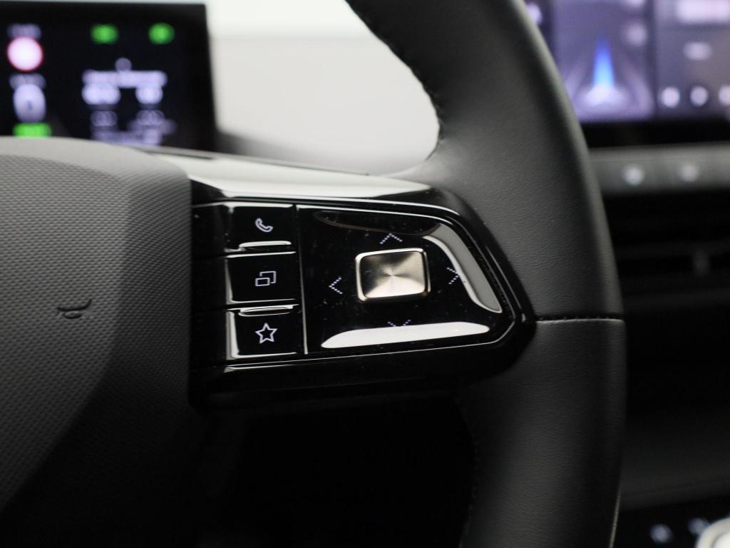 MG Mg4 64 kwh luxury | automaat | navigatie | climate control | apple carpl