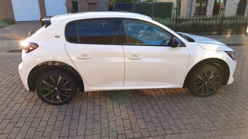 Peugeot e208 GT