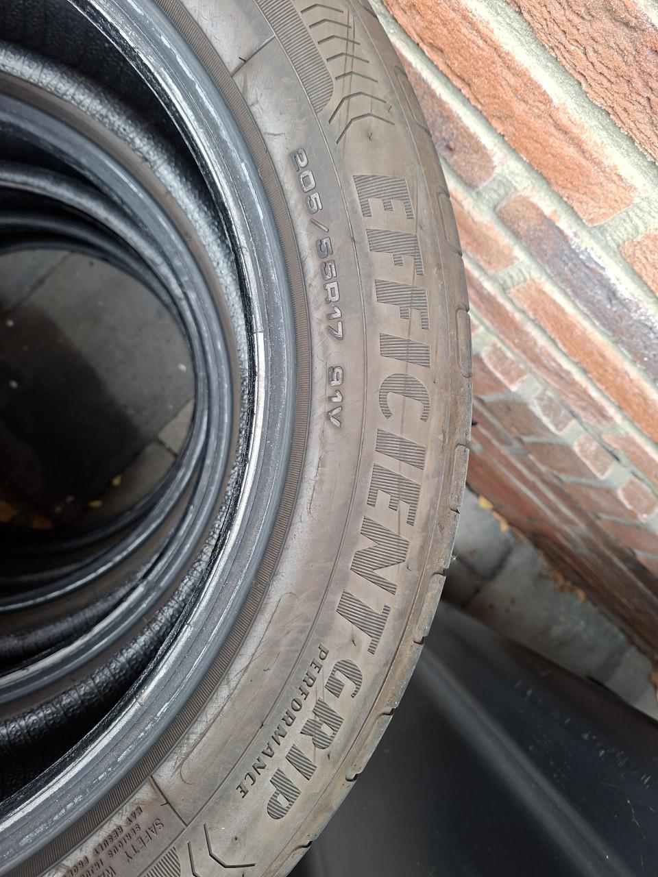 4x Good Year Efficient Grip