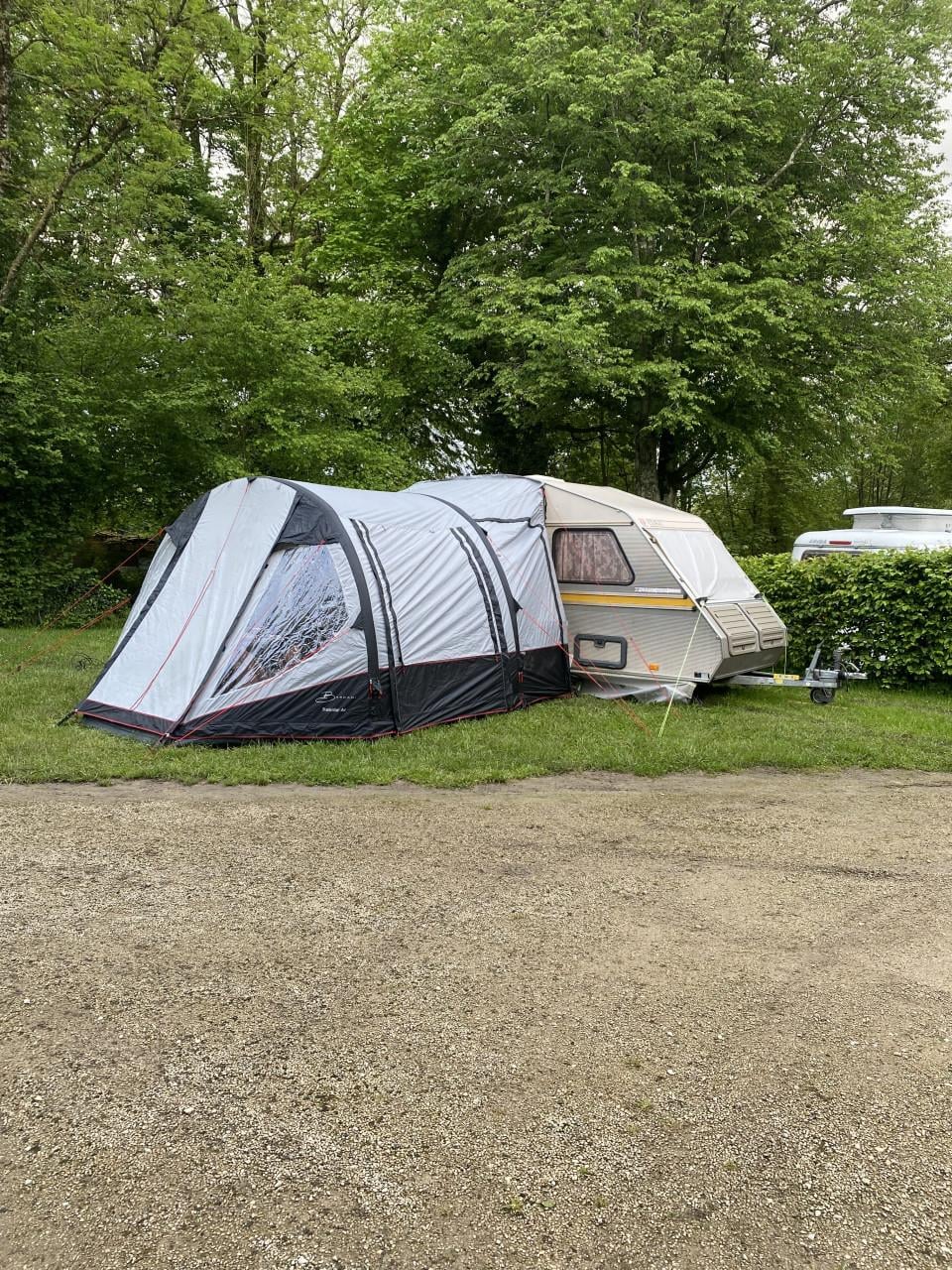 Kip Caravan (1988) incl stallingplek