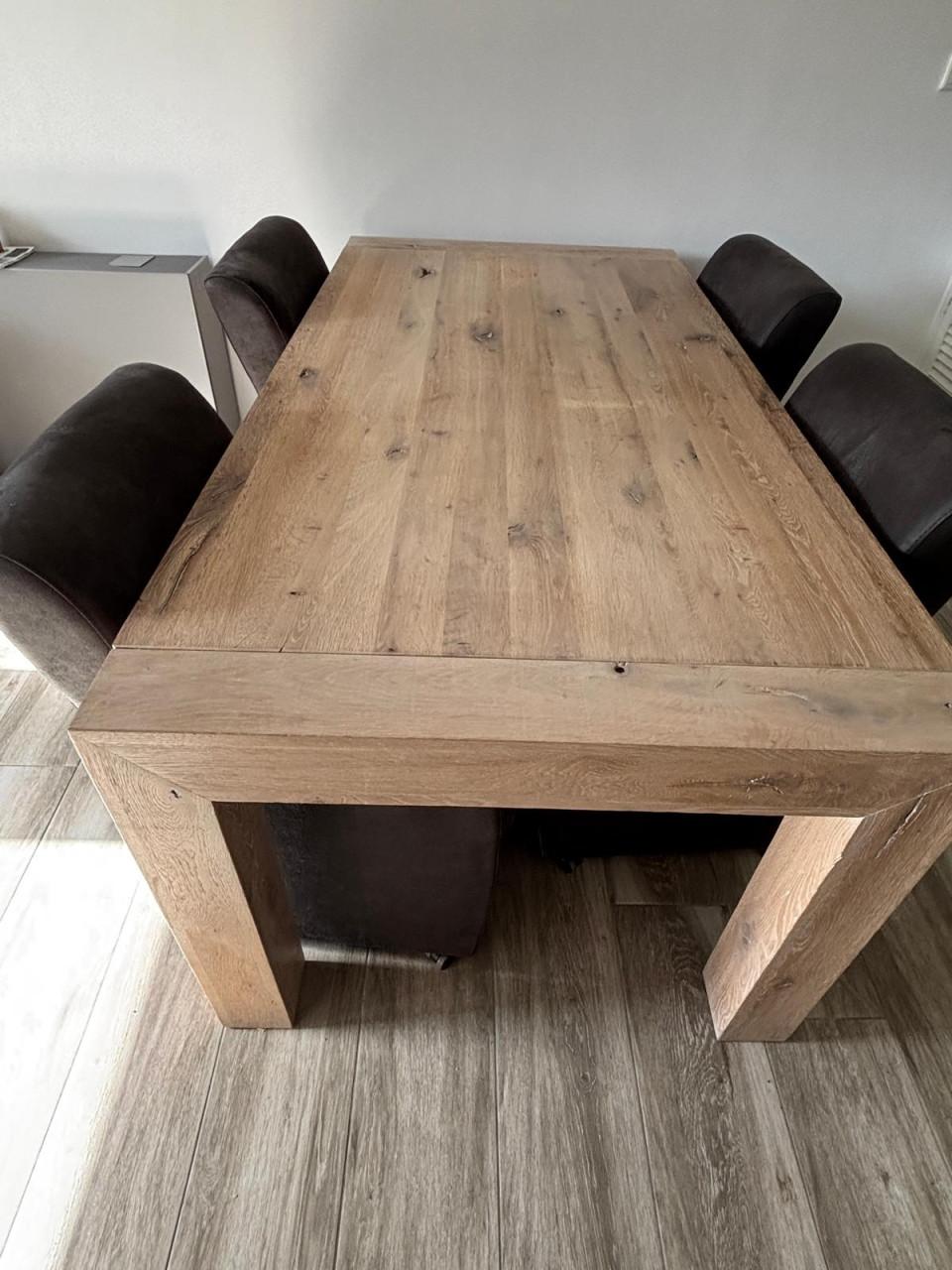 4 eetkamerstoelen en eettafel 190x95cm