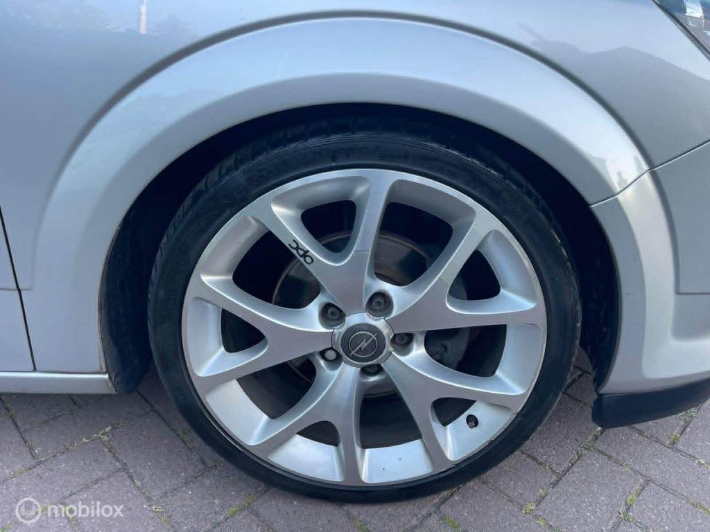 Opel Astra gtc 1.6 executive grote beurt gehad