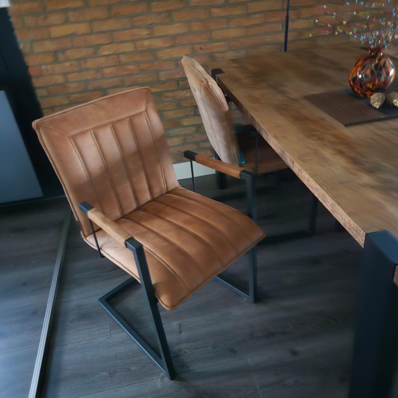 Eettafel en 4 stoelen