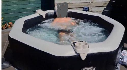 Jacuzzi SC WF 20 Intex Pure Spa in absoluut zeer goede staat