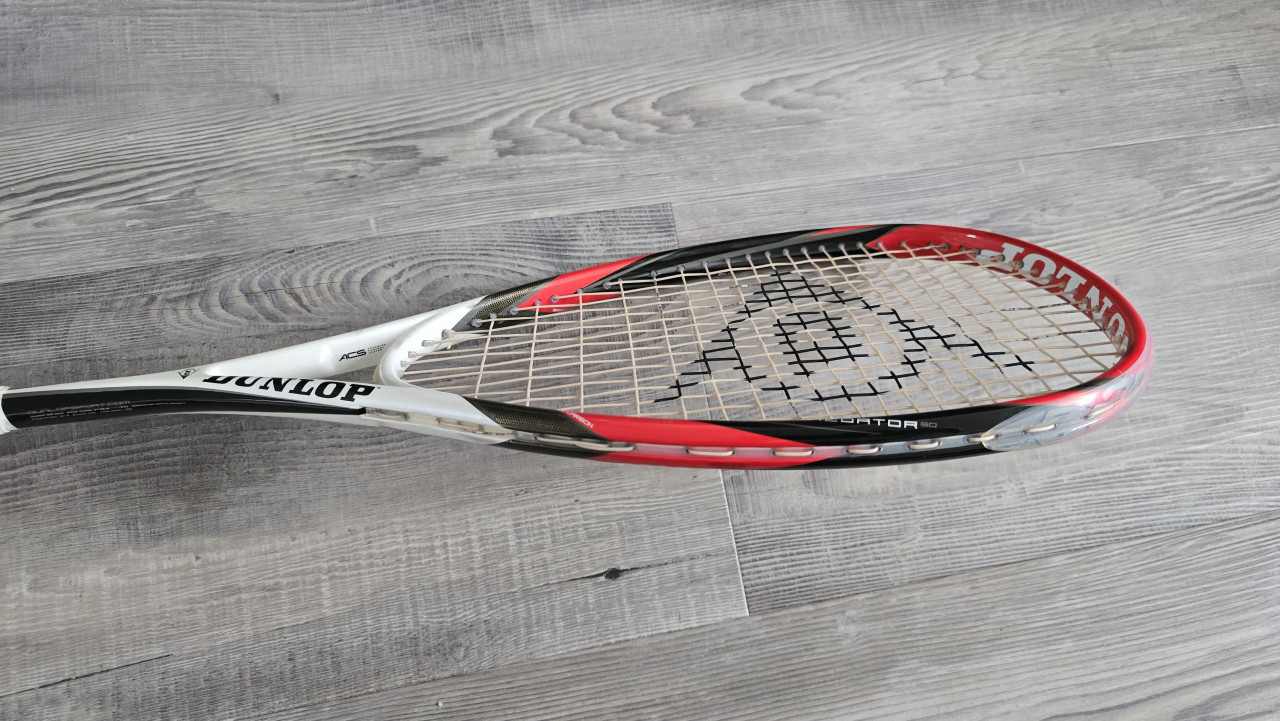 Dunlop Predator 50 Squashracket inclusief draaghoes