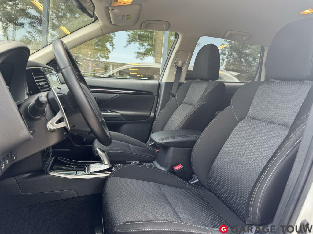 Mitsubishi Outlander 2.4 phev pure+ afn.trekhaak + winterset