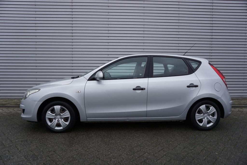 Hyundai I 30 1.4i active cool airco / elektr. ramen / nieuwe apk!