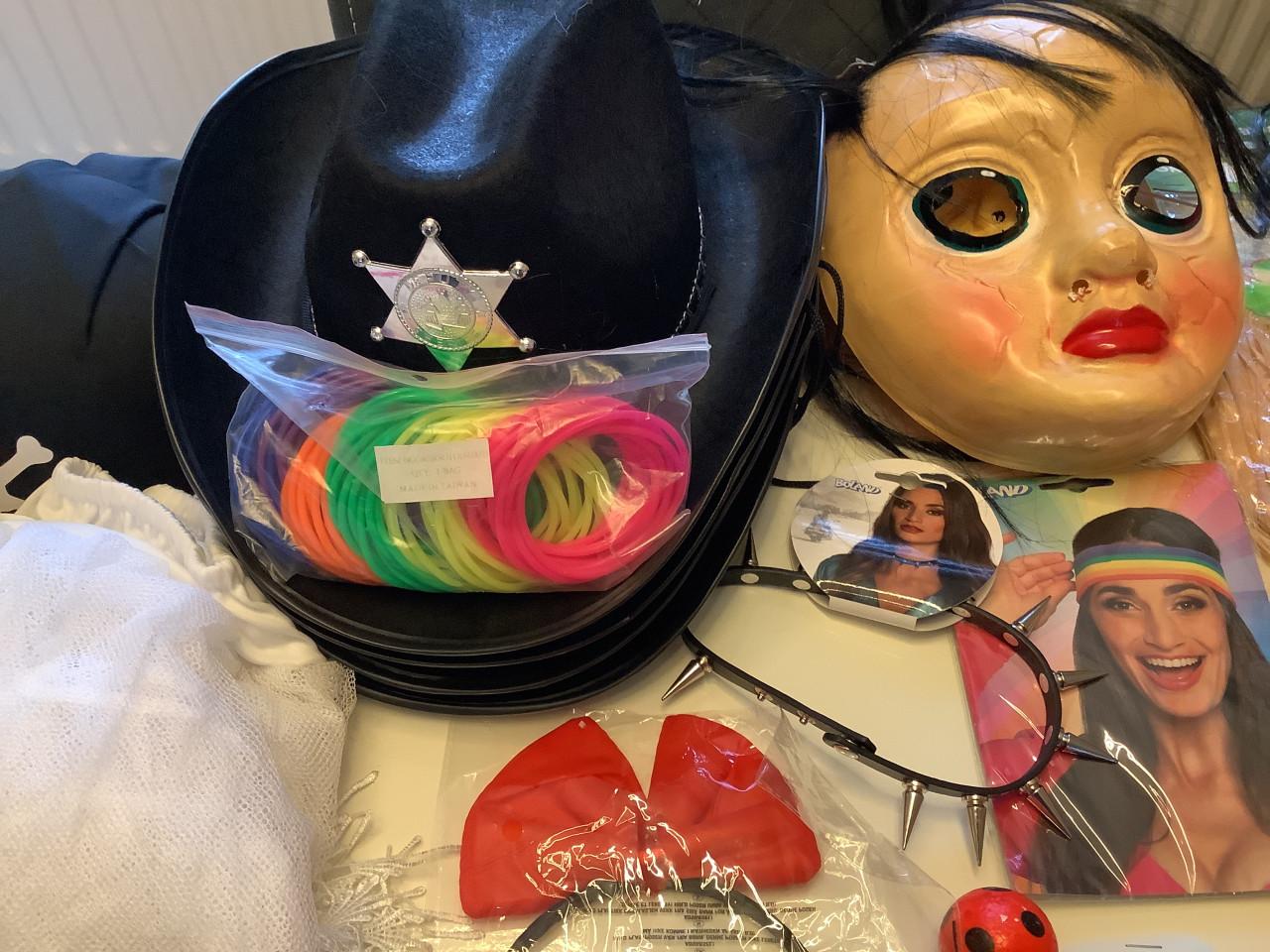 Partij leuke carnaval items. (Partij 35)