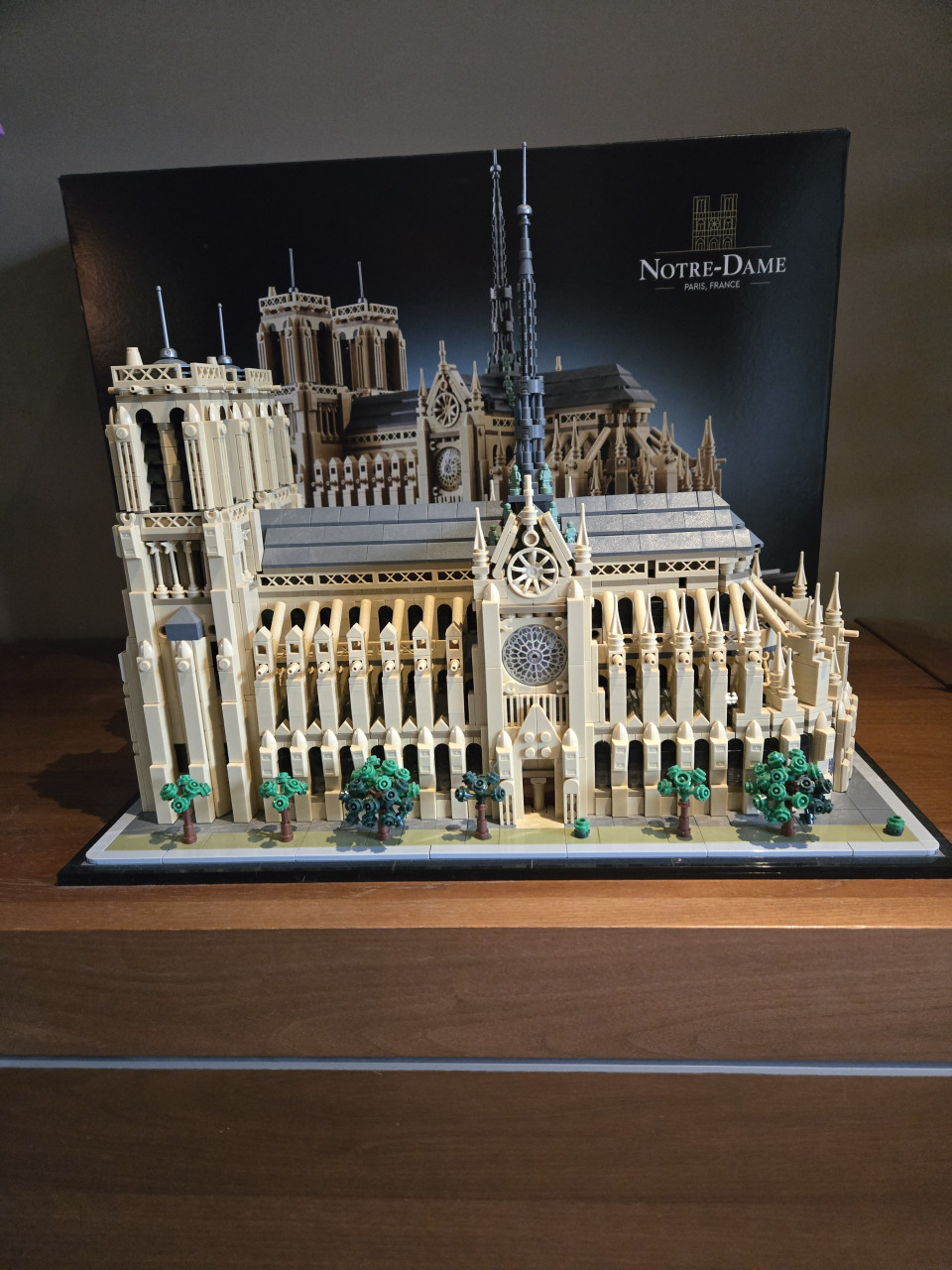 Lego architectuur Notre-Dame de Paris (21061) compleet