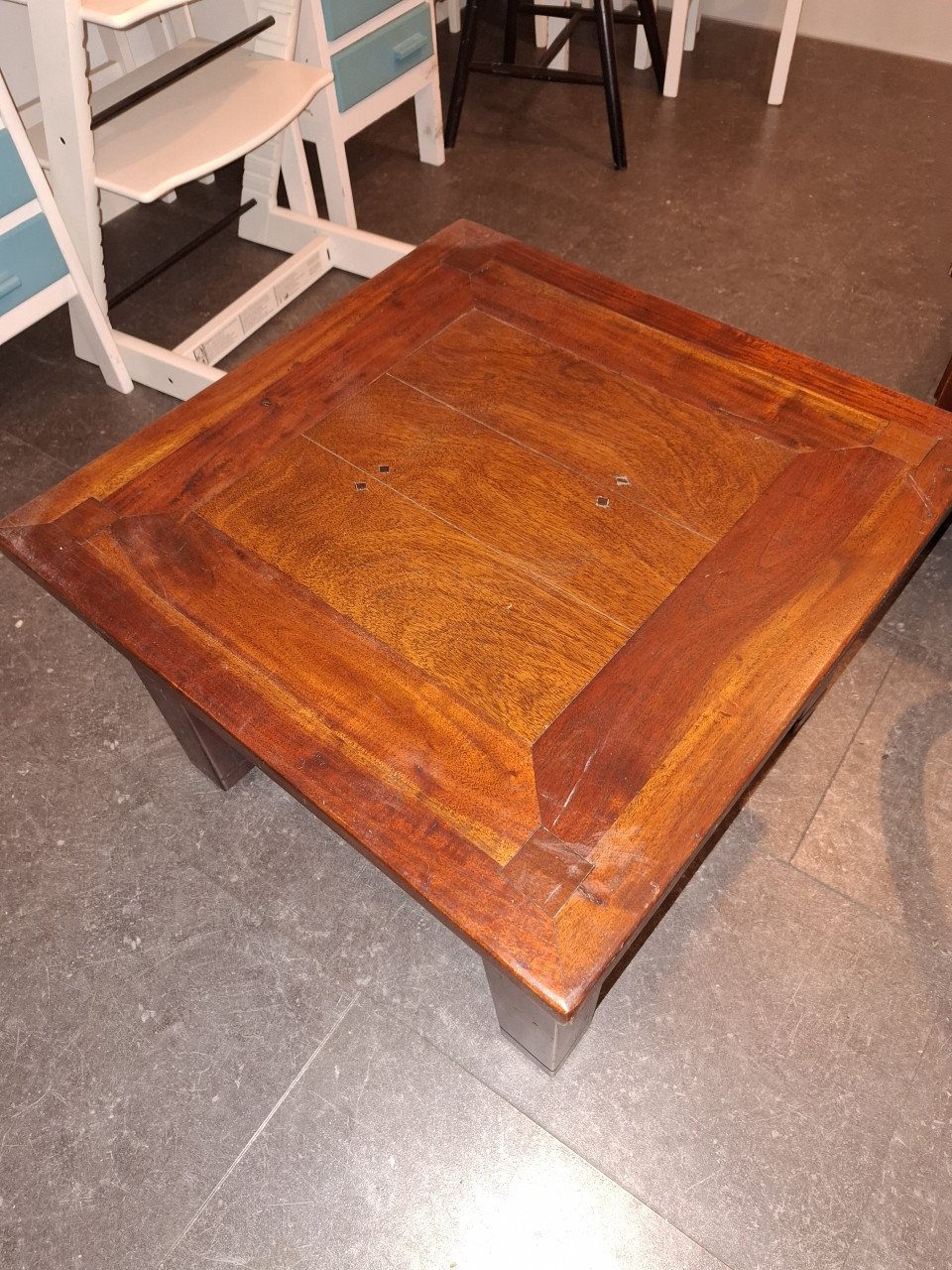 Salontafel en bijzettafel koloniaal