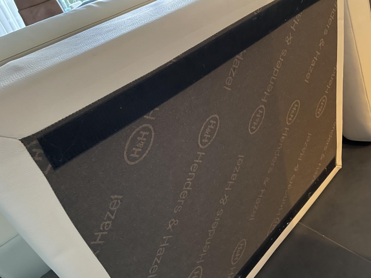 Witleren hocker van henders en hazel