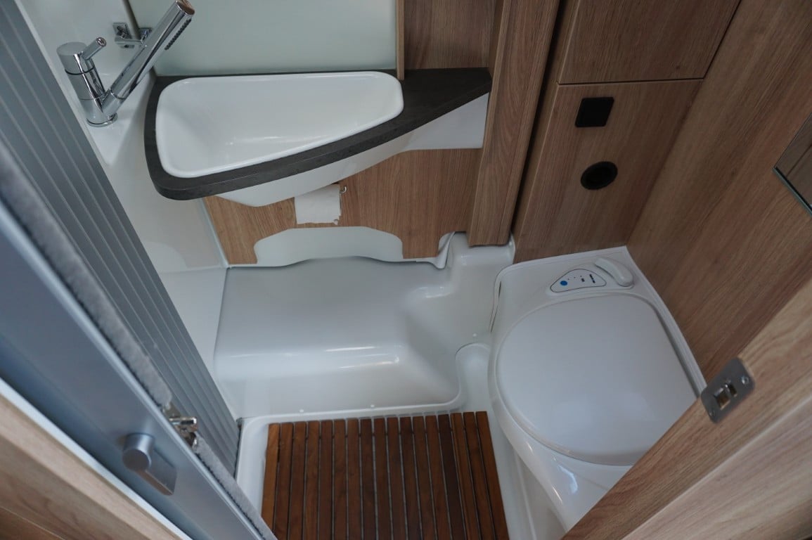 Knaus Sky TI 650 MEG Platinum Selection 9 Traps Automaat 2021 met 40.000km