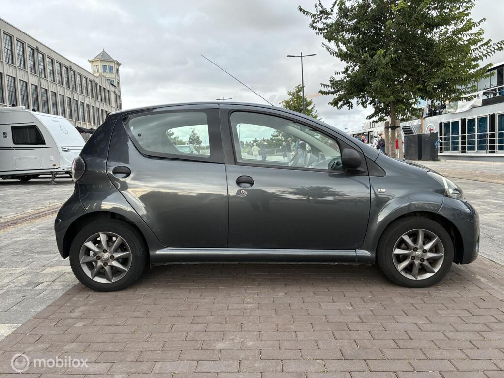Toyota Aygo 1.0 VVT-i Tomtom Go Airco km116.001 Nap 5Deurs BJ2013