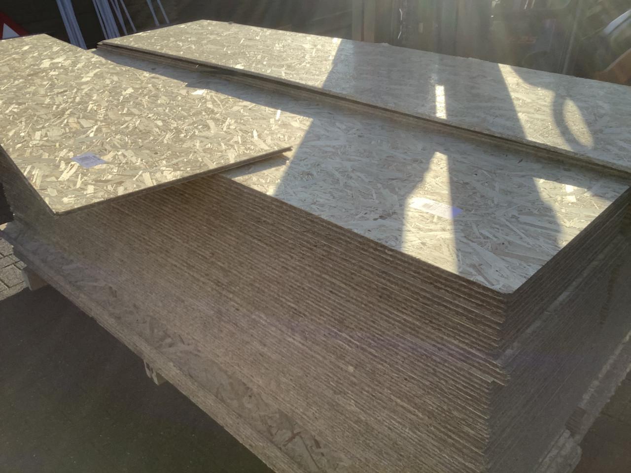 Nieuwe OSB 3 platen 12mm 0.59x2.44 rondom mes en groef